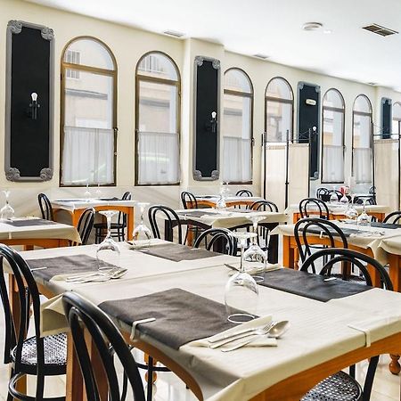 Oyo Hotel Costa Andaluza Motril Bagian luar foto